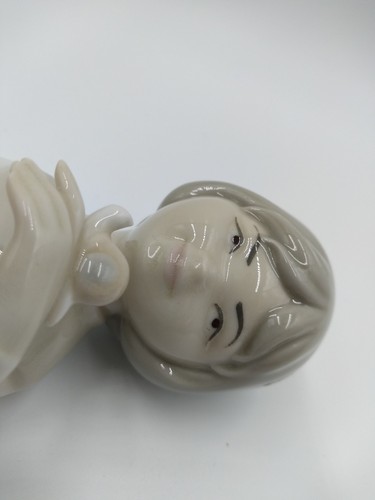 Porceval GIRL Sitting WITH SNAIL on Hand shiny glaze Made in Spain - Picture 9 of 12