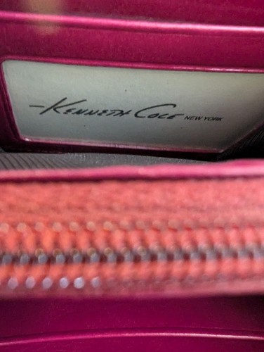 Kenneth Cole Reaction Raspberry Leather Crossbody 4.5"w 5"t 1"d Chain Strap - Picture 6 of 8
