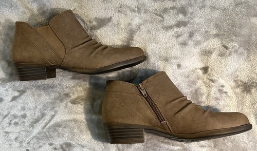 Lifestride Aurora Ruched Vamp Bootie Womens Sz 7 Mushroom Microsuede Zipper Shoe - Picture 3 of 6