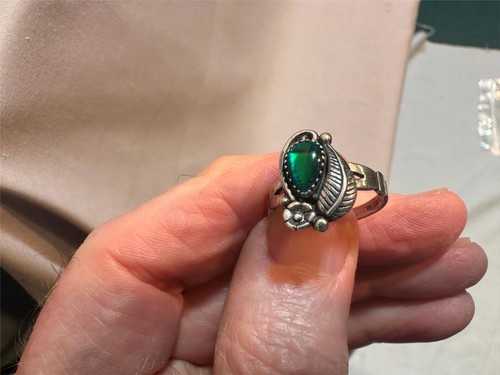 Zierlicher Sterling Ring Vielleicht Smaragd Vielleicht Indianer Größe 7 3/4  - Bild 3 von 4