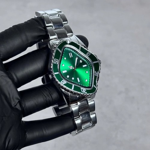 Men’s Classic 42mm Warped Case Watch – Unique Design Metal Band, Quartz Movement - Picture 15 of 16