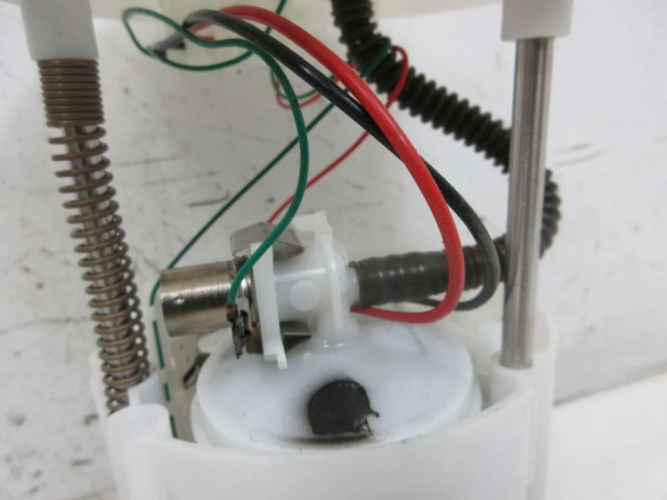 Fuel Pump Fuel Level Sensor Petrol Fits for Ford Focus III Notchback 2.0L - Imagem 4 de 4