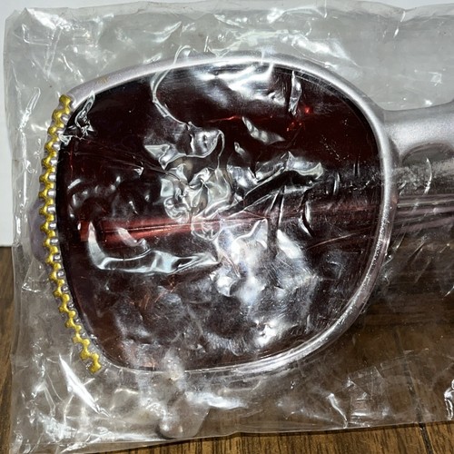 Vintage Womens’s Taiwan ROC Bella Vista Large Frame Sunglasses w/ Gold Design - Picture 3 of 8