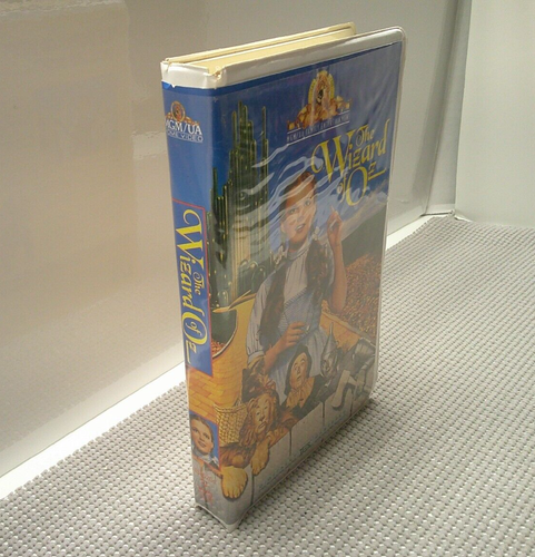 The Wizard of Oz (VHS, 1996) MGM Clamshell Case VHS - Picture 2 of 11