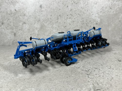 1/64 Kinze 5670 31 Row 15” Bulk Fill Planter SpecCast 2024 - Picture 6 of 8
