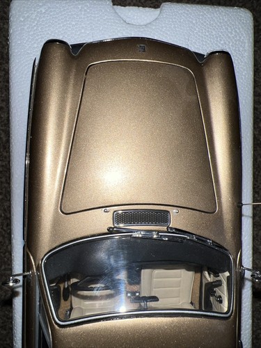 1:18 Minichamps 100171615-PO 1971 Volvo P1800 ES oro - Foto 7 di 12