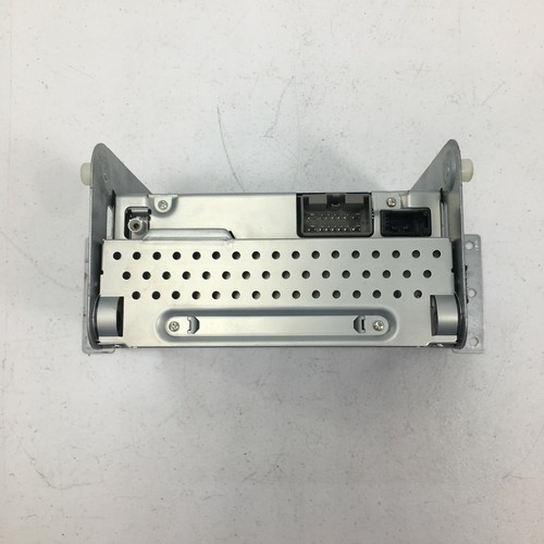 08-12 LAND ROVER LR2 AM FM Radio Receiver CD Disk Player OEM - Picture 6 of 7