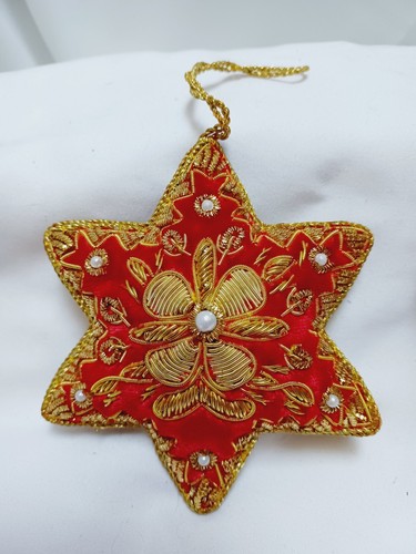 Sudha Pennathur roter Samtstern gold verziert 2 Weihnachtsschmuck Rarität NOS  - Bild 2 von 5