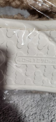 Hello Kitty Memory Foam House Slippers Women's. New. Size.40-41 EU (US 8.5-9.5) - Picture 4 of 4