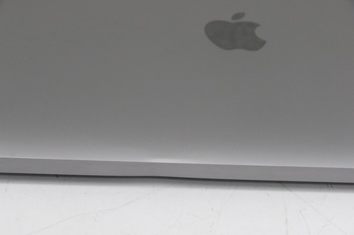 Apple MacBook Air 2020 13.3" M1 A2337 8GB RAM 256GB SSD 8-Core CPU 7-Core GPU - Zdjęcie 10 z 14
