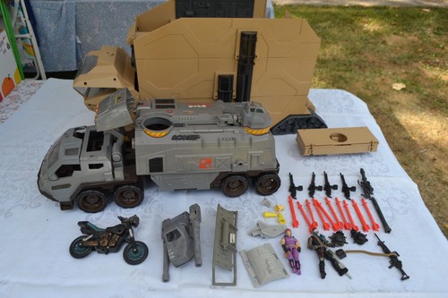 1987 GI Joe Mobile Command Center und 2005 Rolling Command Center unvollständig
