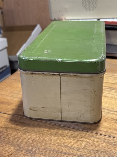 Vintage Distressed 1940’s Vented Tin Bread Storage Box 12” x 5 1/2” USA ~ D2 - Picture 15 of 18