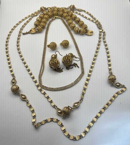 Vintage All Monet Signed Gold Tone Jewelry Lot 5 PC Necklace Bracelet Earrings - Picture 9 of 23