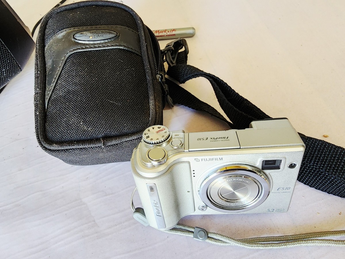 FUJIFILM FINEPIX E510 美品 Fujifilm Finepix E Series E510 5.2MP Digital Camera - Silver