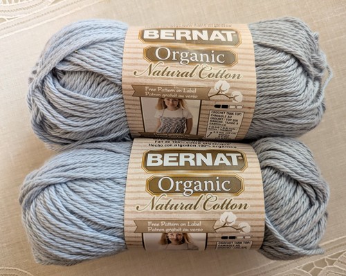 2 Knäuel Bernat Bio Baumwolle Garn Kammgarn #4 Mineralfedern 43116 blau