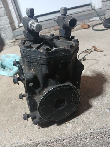 1960s-1970s FORD AC COMPRESSOR - Picture 4 of 5