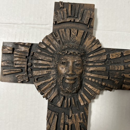 Crucifx Ethnic Face Of Jesus Wall Hanging Resin Wood Look Made USA - Picture 11 of 15