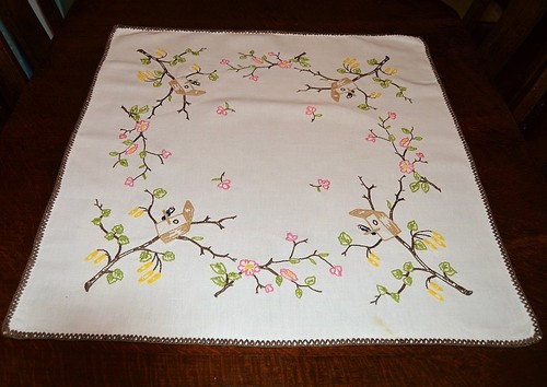 .SPRING BIRDS IN BIRDHOUSES & CHERRY BLOSSOM TREES! VTG GERMAN LINEN TABLECLOTH - Picture 2 of 12