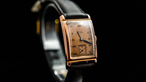 K554 Vintage Elgin De Luxe Wristwatch - Picture 5 of 8