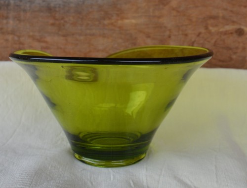 Vintage MCM Olive Green Viking Glass Bon Bon Candy Bowl with Lipped Spout - Picture 6 of 9