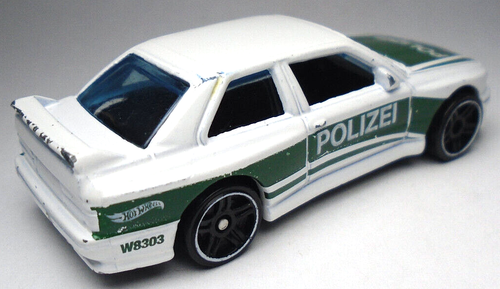 2011 HOT WHEELS BMW M3 POLIZEI WHITE 1:64 DIECAST 2 3/4" POLICE CAR WITH GREEN - Picture 4 of 6