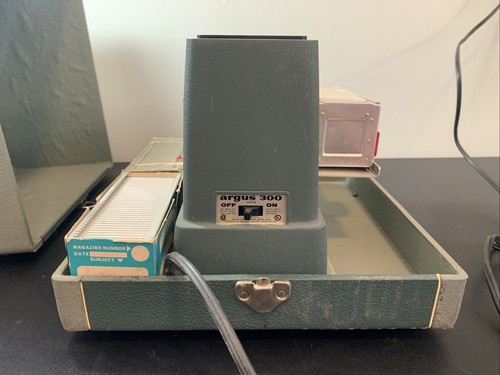 Argus 300 Automatic Slide Projector w/ Carrying Case Tested Vintage Magazine - Picture 12 of 18