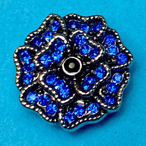 Charm a forma di fiore ritaglio strass blu 18 mm per zenzero snap vite magnolia - Foto 1 di 9