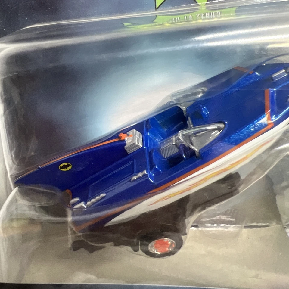 2021 Hot Wheels 1/50 Classic TV Series Batboat with Trailer Diecast Vehicle - Image 4 of 4
