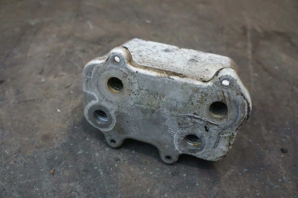 Enfriador de aceite de motor OEM 99610702557 Porsche 996 911 1999-05 Boxster 2000-04 Foto 3 de 4