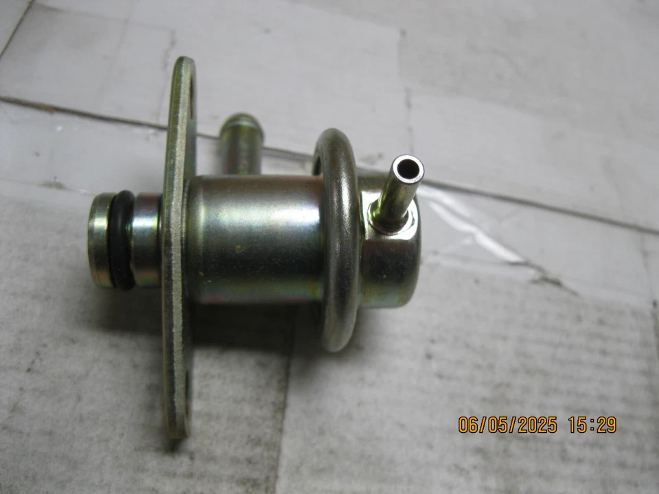 Tomco 21157 Fuel Injection Pressure Regulator Foto 3 de 4
