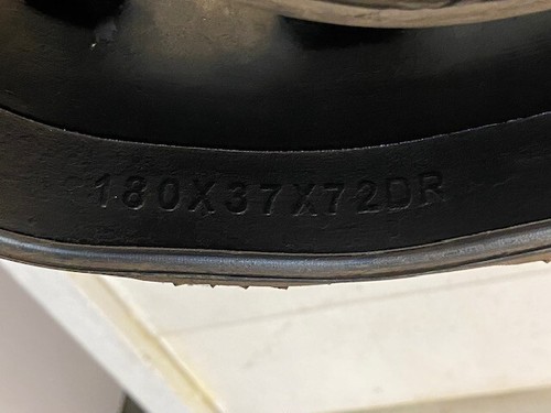 BRIDGESTONE 180X37X72DR Rubber Track - Picture 3 of 7