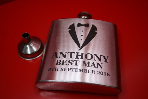 Esmoquin de acero inoxidable 6 oz diseño de padrino de cadera con nombre y fecha regalo de boda - Imagen 3 de 4
