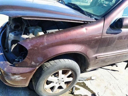 Linker Frontflügel für MERCEDES-BENZ CLASE ML (BM 163) 270 CDI (163.113 1353031 - Bild 1 von 8