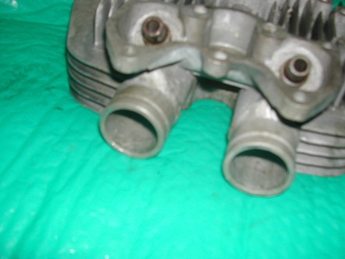 TRIUMPH 650? CYLINDER HEAD STRAIGHT INLETS - Picture 3 of 5