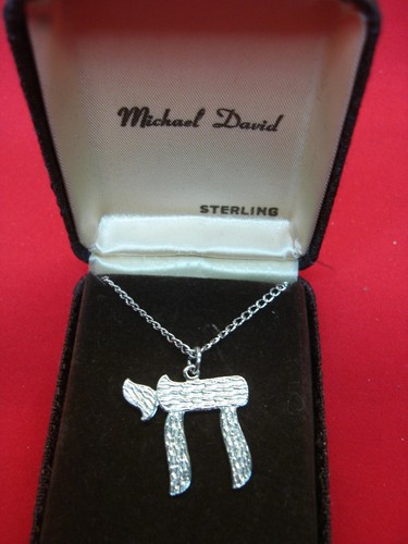 STERLING SILVER HEBREW CHAI (LIFE) PENDANT WITH 24" CHAIN -N.O.S. - 1 1/8" X 1" - Picture 1 of 7