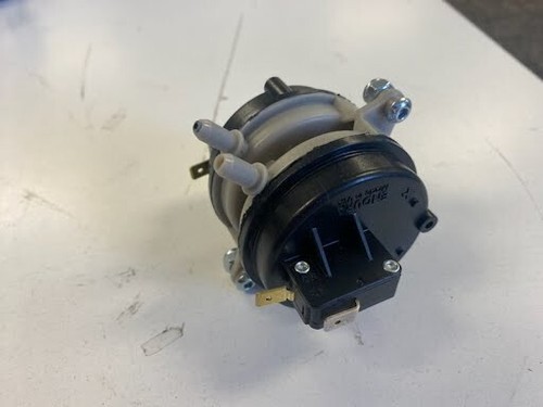 Cleveland Controls ES2402-1147 Endura Plastics 2-Stage Pressure Switch 3.21SK - Picture 3 of 6