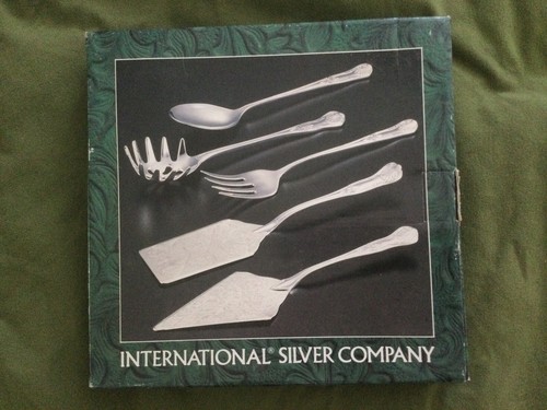 5 PIECES SERVING SET SILVERPLATED BY INTERNATIONAL SILVER CO, NEW