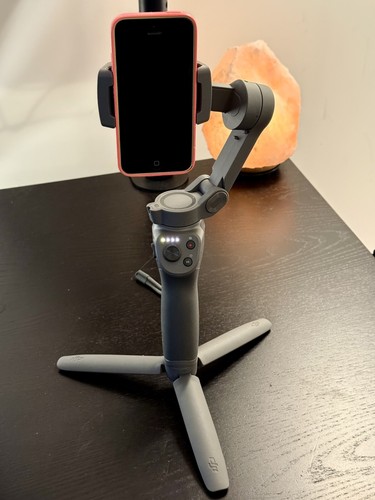 Combo estabilizador de cámara para teléfono inteligente DJI Osmo Mobile 3 (teléfono no incluido) - Imagen 7 de 9