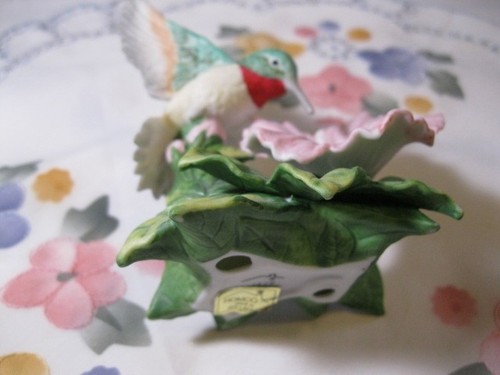 Homco #1429 Porzellan Figur Kolibri (rote Kehle) mit rosa Hibiskus 4" groß - Bild 9 von 12