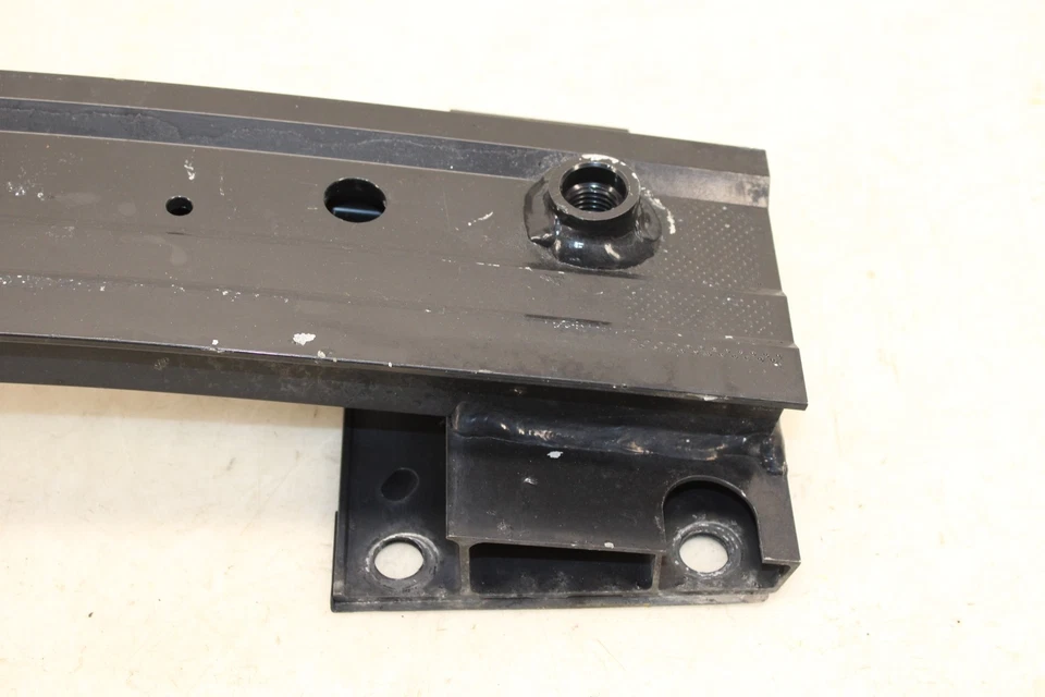 Barra de impacto de refuerzo trasero Mazda MX-5 Miata 2016-2025 (41 W) OEM MV48 Foto 2 de 4