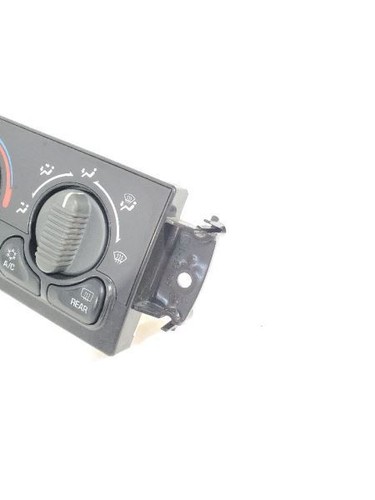 2001 2002 Chevrolet Silverado 2500 OEM Temperature AC Control 15054698 - Picture 3 of 12