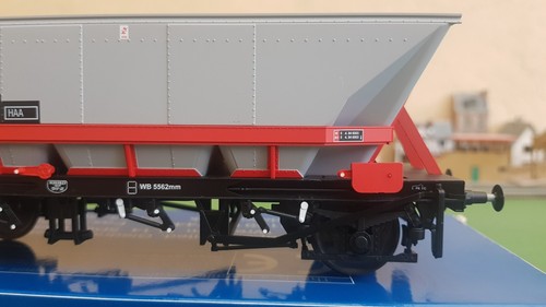 Dapol O gauge 7F-048-003 MGR HAA Coal Hopper (Red Cradle), 353823, boxed - Picture 8 of 10