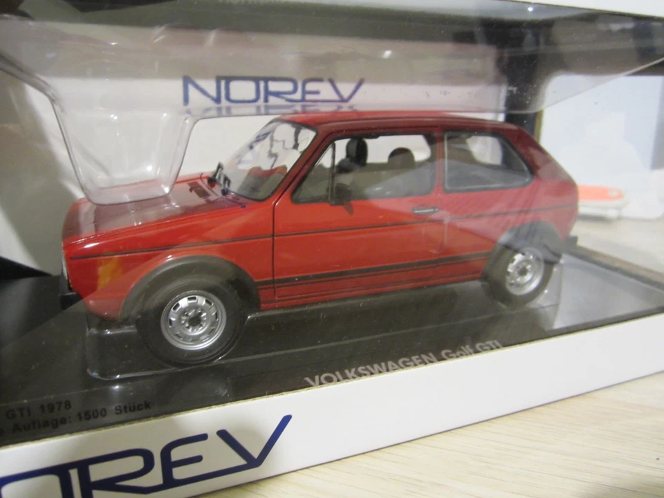 VW VOLKSWAGEN - GOLF GTi de 1977  red au 1/18 de NOREV 188485 - Photo 2/4
