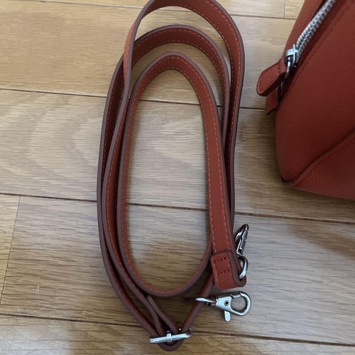 Sac Boston Uniqlo Leather Touch 2 voies orange simili cuir et magasin polyester