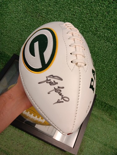 2018 Green Bay Packers Football Autographed 100 Seasons Give Back + Brett Favre - Picture 2 of 10