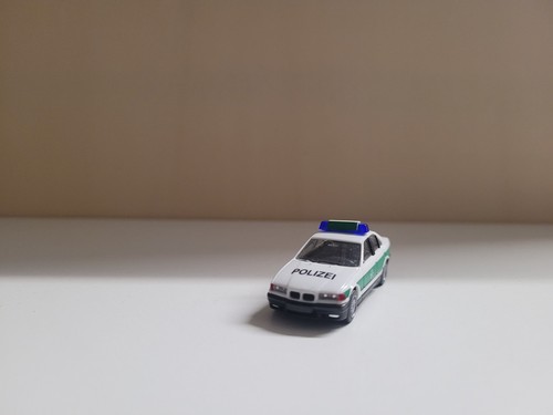 Herpa 1:87 BMW 325i "Polizei" Bayern in grün/weiß