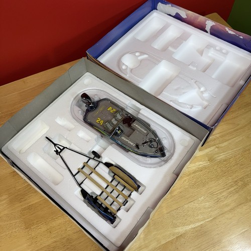 Jeff Gordon #24 DuPont Castaway Ranger Boat & Trailer 2002 Diecast 1:24 Scale - Picture 10 of 24