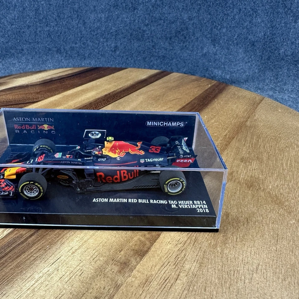 Minichamps Aston Martin Red Bull Racing Tag Heuer RB14 M. Verstappen 1/43 2018 - Image 3 of 4