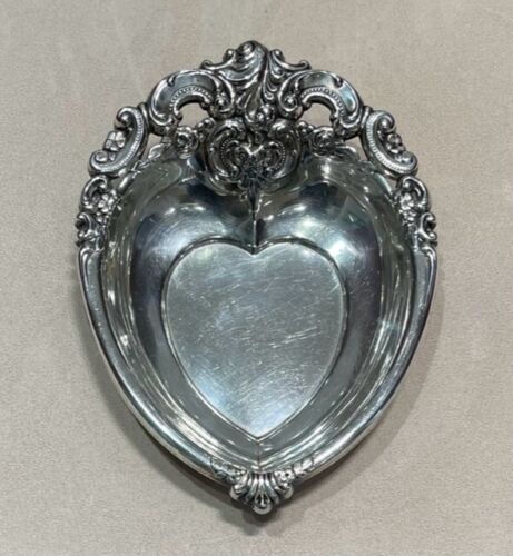 Wallace Grande Baroque Sterling Silver Heart Dish 4850-9 No Monogram 6 Inch