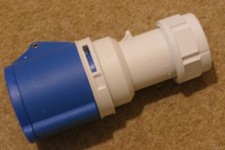 ROLEC 32 Amp 240v IP44 2P + E  3 pin connector/socket